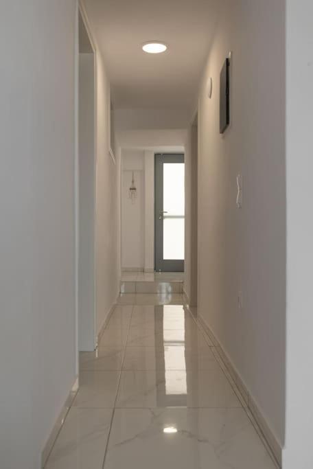 Hh Bay Apartment Logaras Exterior photo